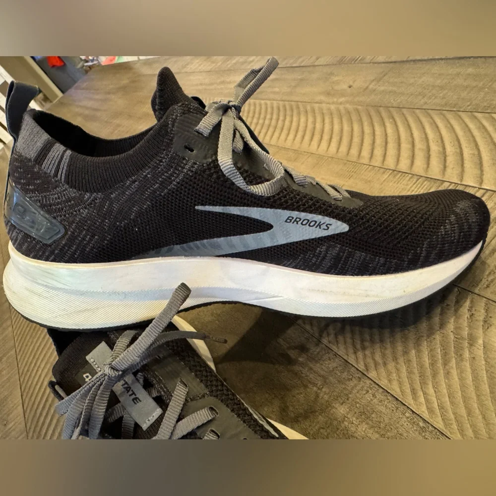 Brooks Levitate 4 Blackened Pear - White Running Shoes Men's Size 9.5 (D)